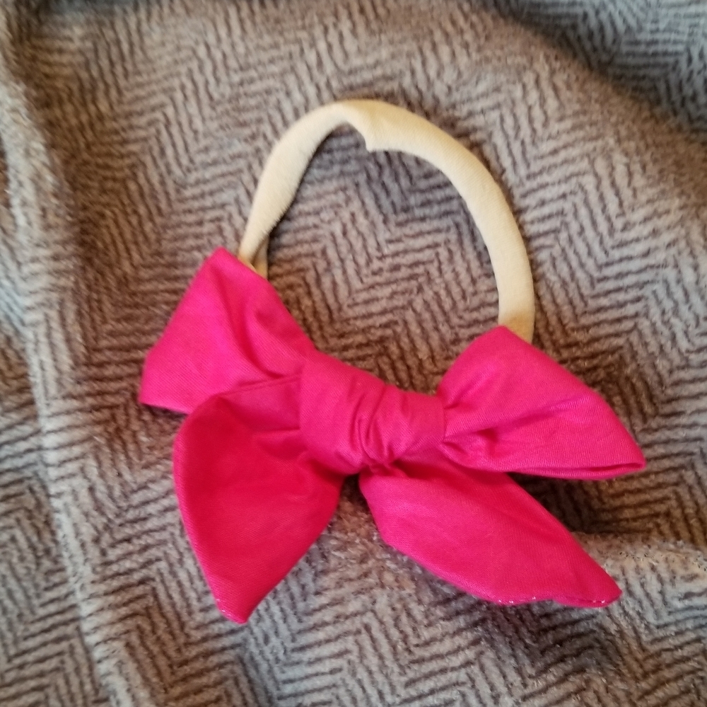 🆕️Hot pink bow headband for babies/toddlers